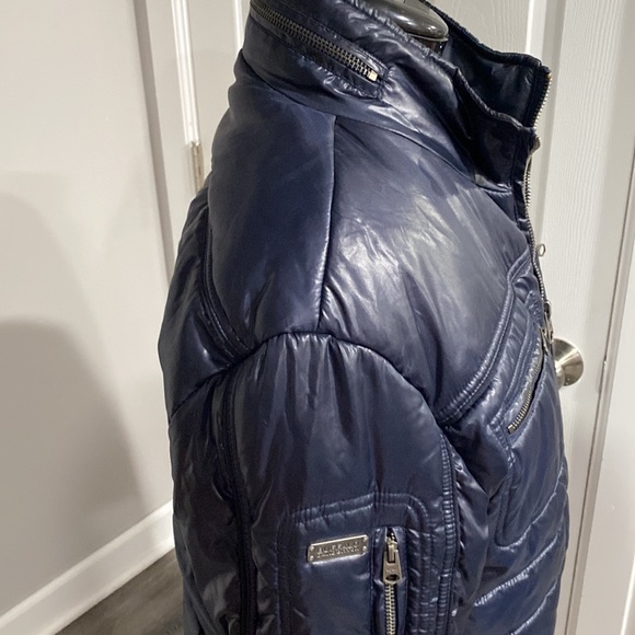 Navy blue excellent condition puffer coat. Size large - Picture 2 of 4